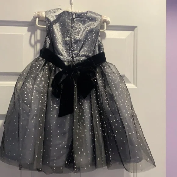 Beautiful Dress - Picture 2 of 3